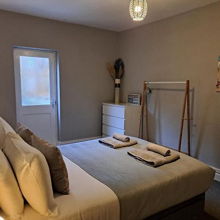 Llandudno Apartment, Quirky Pub With Tropical Beer Garden Exterior foto
