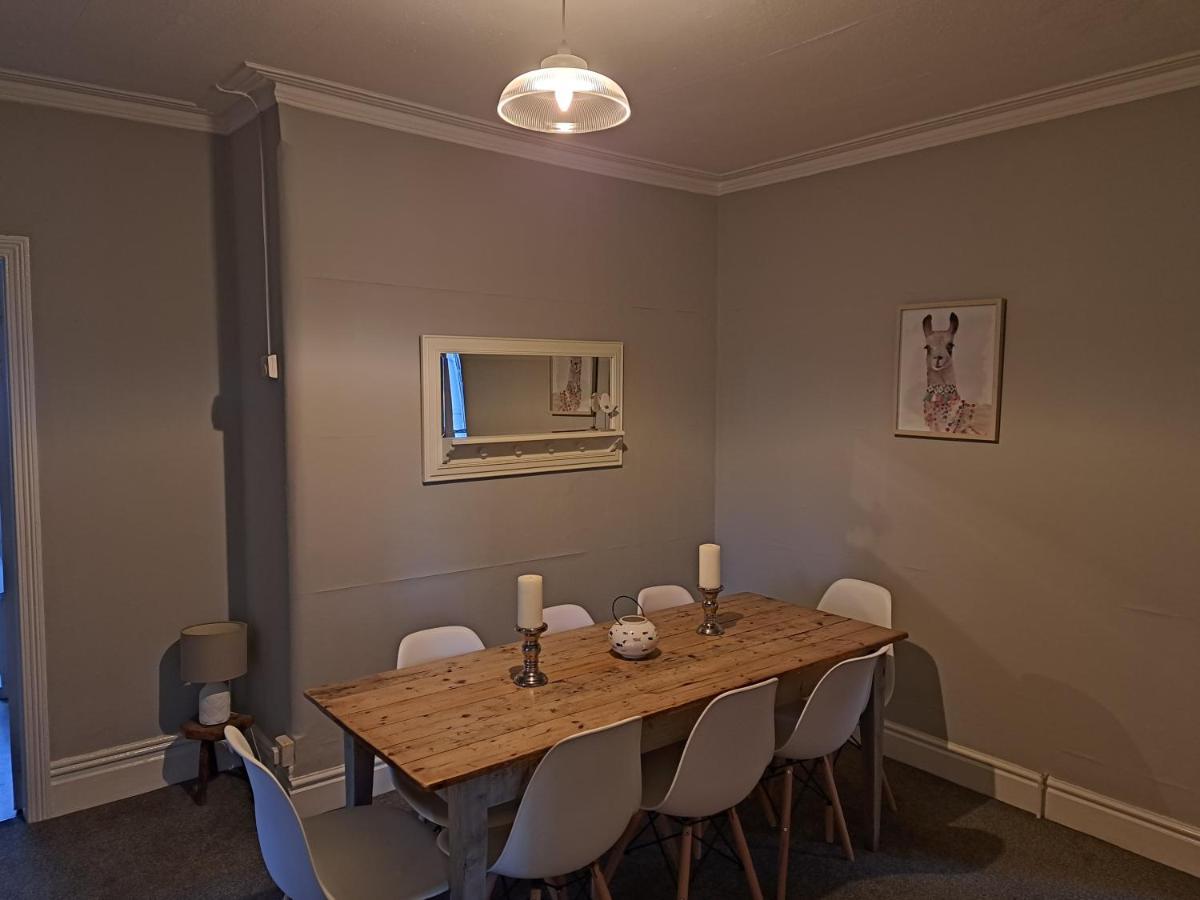 Llandudno Apartment, Quirky Pub With Tropical Beer Garden Exterior foto
