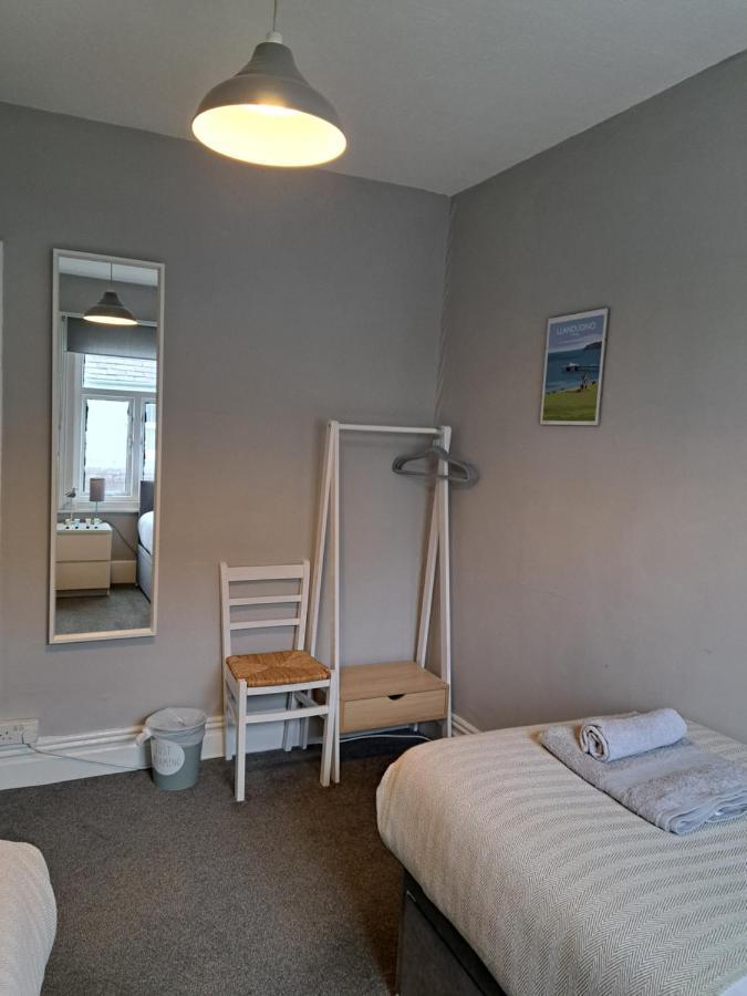 Llandudno Apartment, Quirky Pub With Tropical Beer Garden Exterior foto