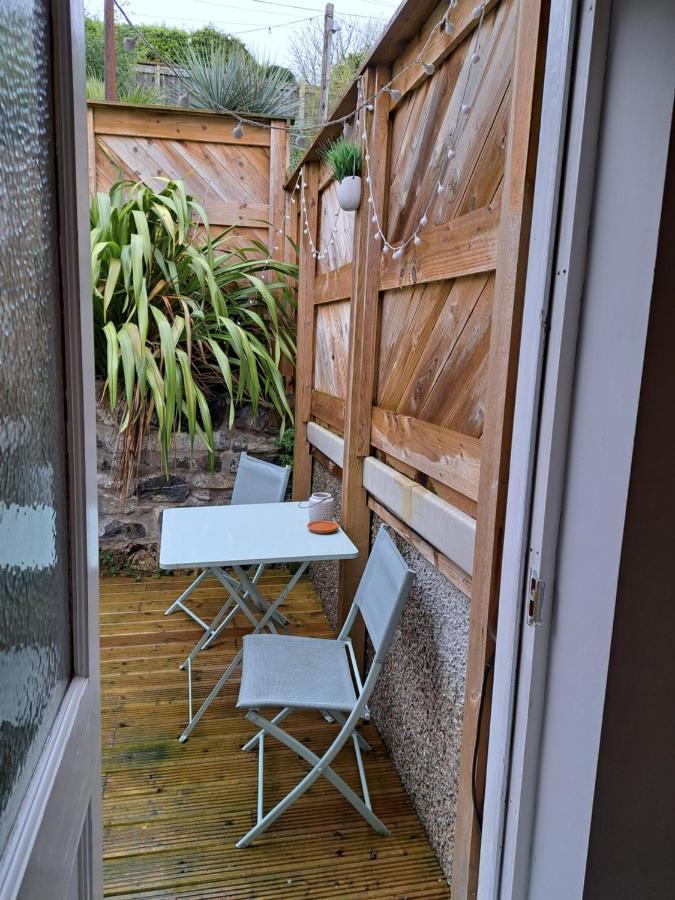 Llandudno Apartment, Quirky Pub With Tropical Beer Garden Exterior foto